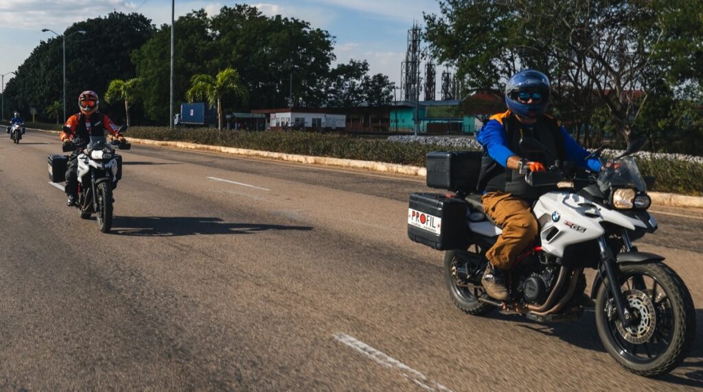 CRUISING CUBA