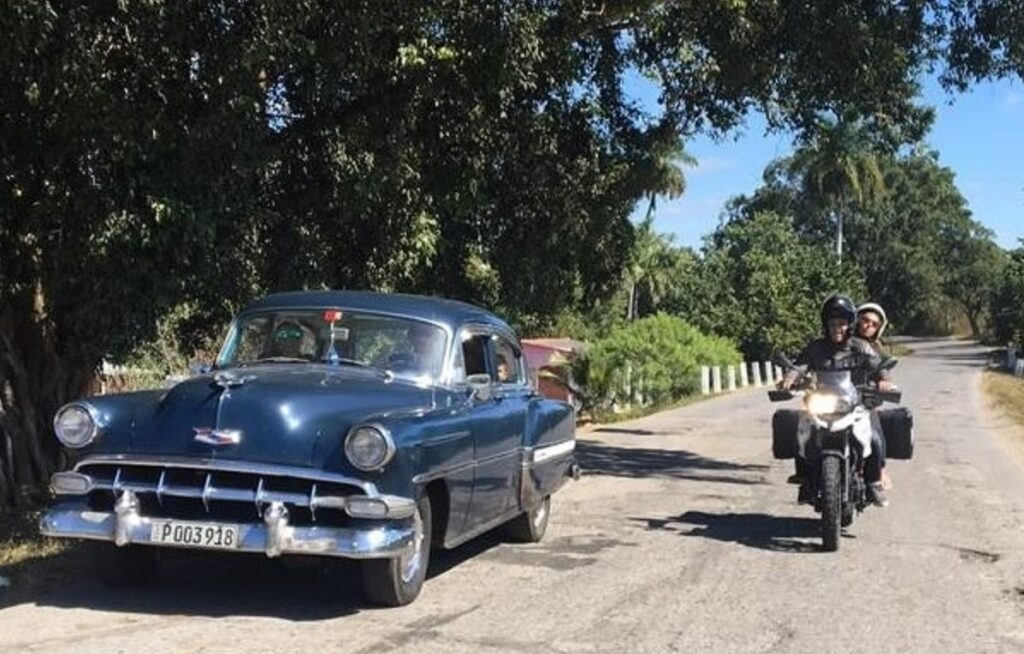 2 UP CLASSIC CAR CUBA