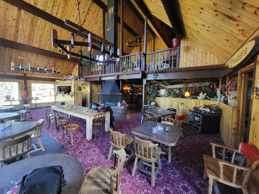 ponderosa lodge dining